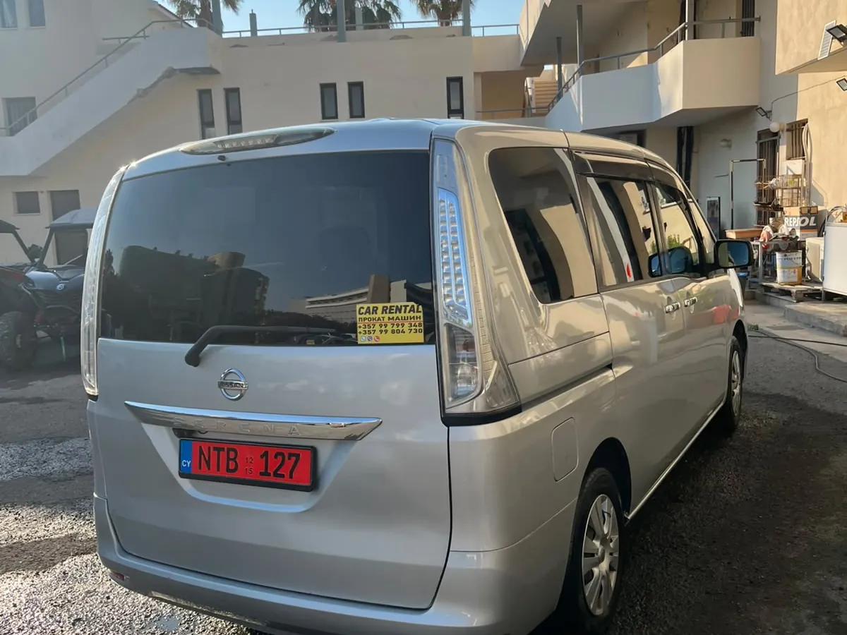 Nissan Serena — photo 2