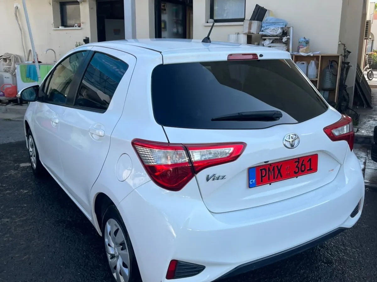 Toyota Vitz — photo 2